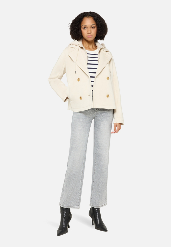 Kapuzenjacke mit abnehmbarer Kapuze / Modellfoto Vorderseite (Outfit)