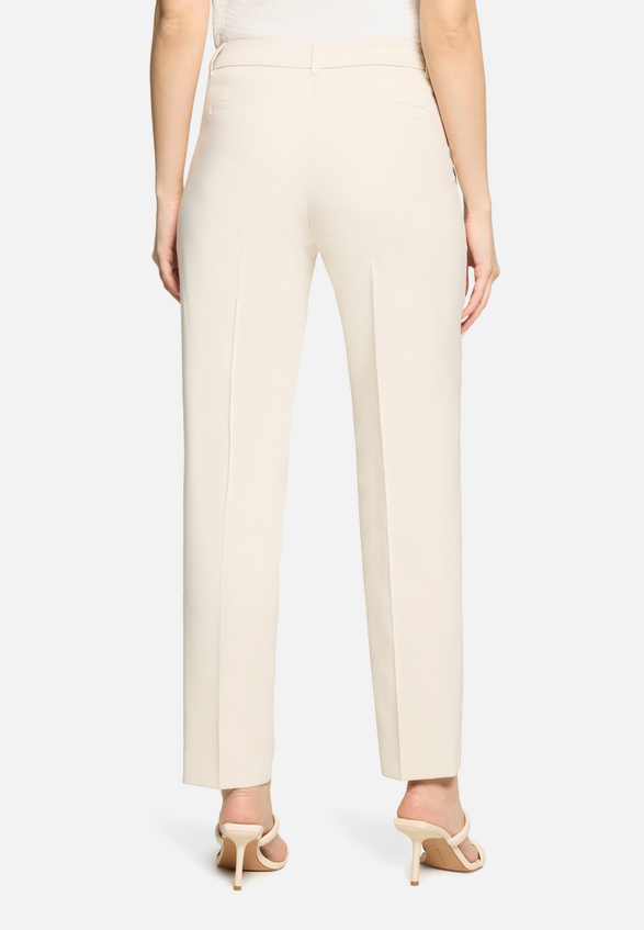 Business-Hose  mit Bügelfalte Style Nele / Modellfoto Rückseite