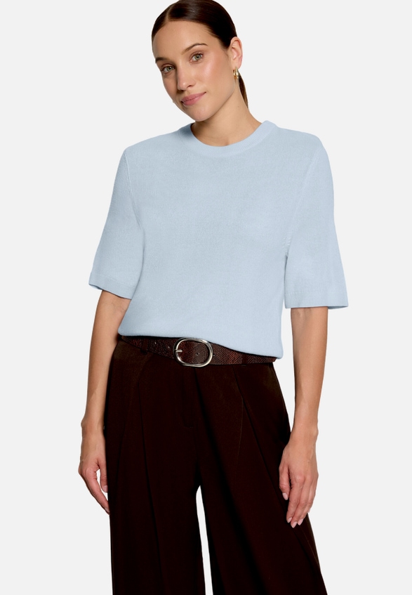 Basic-Strickpullover  kurzarm / Modellfoto Vorderseite