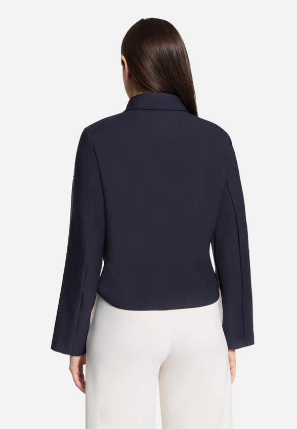 Overshirt mit Taschen / Modellfoto Rückseite