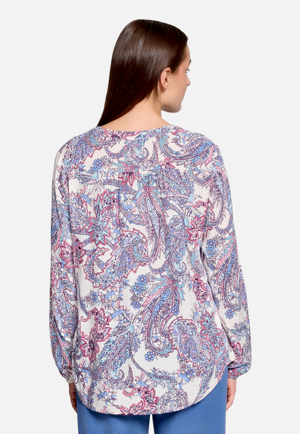 Schlupfbluse  mit Print / Modellfoto Rückseite