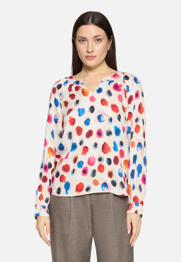 Casual-Bluse mit Raffung / Modellfoto Vorderseite