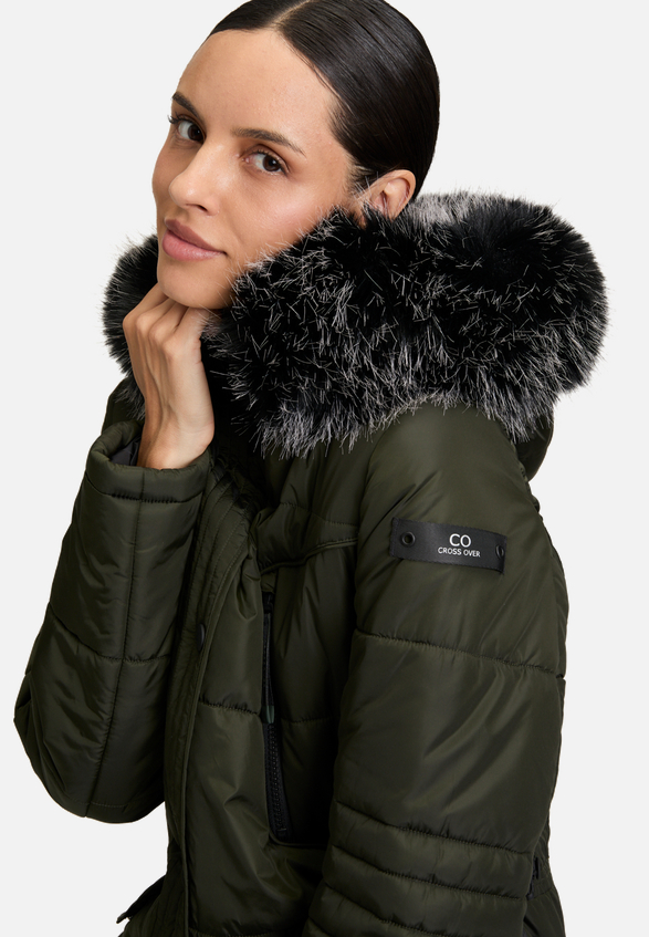 Steppjacke mit Kapuze / Detailbild