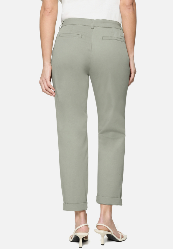 Chinohose  mit Stretch 28 Inch  / Modellfoto Rückseite
