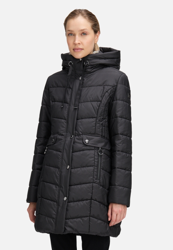 Outdoorjacke mit Kapuze / Modellfoto Vorderseite