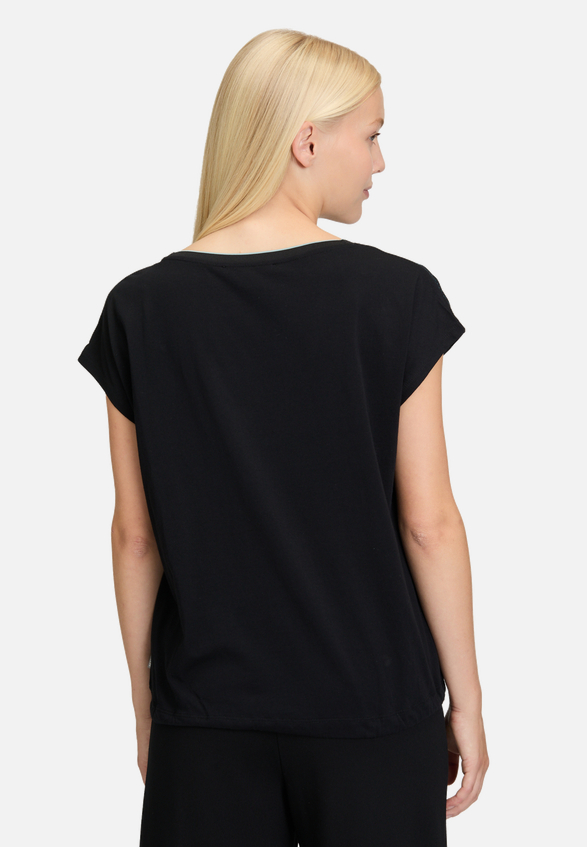 Casual-Shirt mit Print / Modellfoto Rückseite