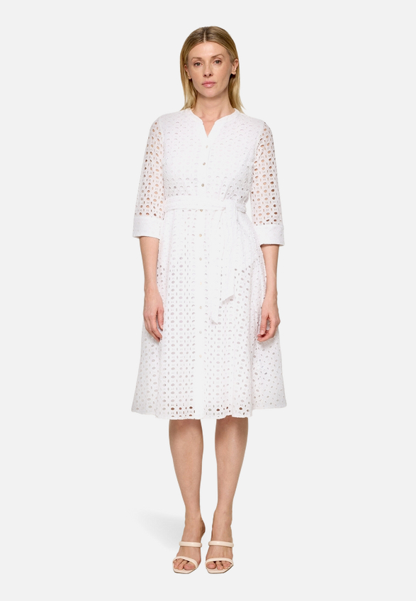 Hemdblusenkleid mit Bindegürtel / Modellfoto Vorderseite