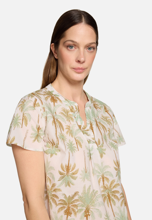 Blusenshirt mit Rüschen / Detailbild