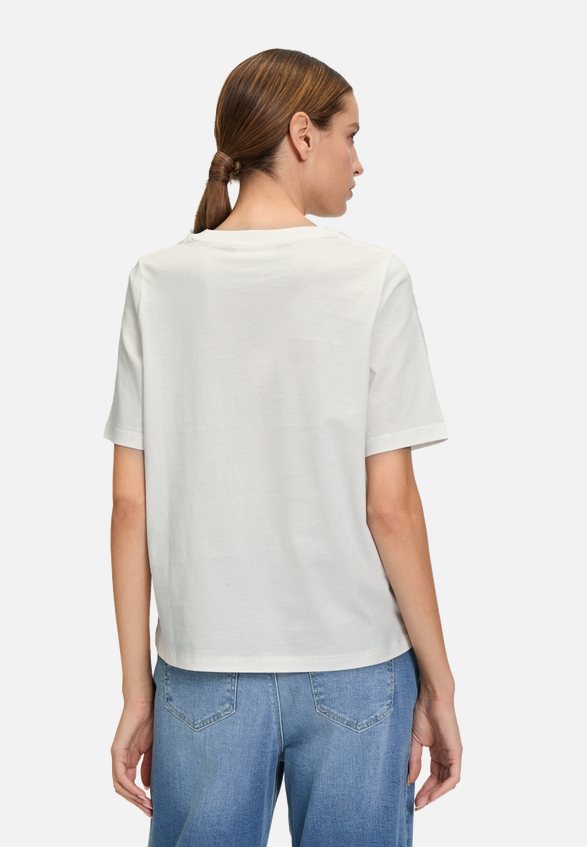 Printshirt mit Rundhalsausschnitt / Modellfoto Rückseite