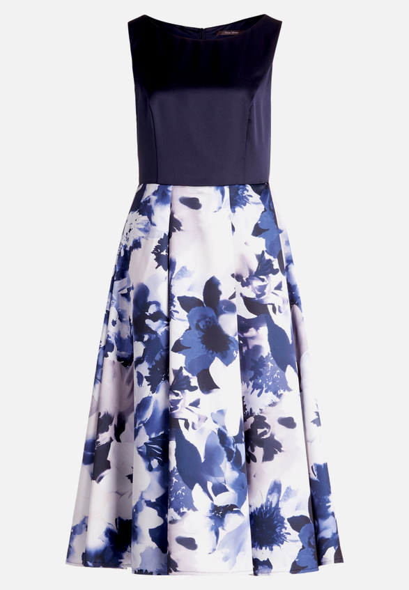 Cocktailkleid mit ausgestelltem Rock / Vorderseite
