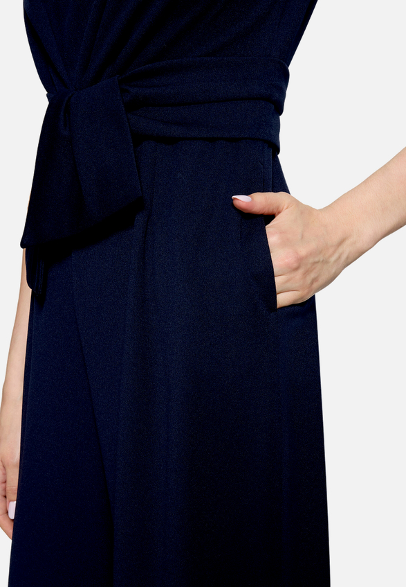 Jumpsuit mit weitem Bein / Detailbild