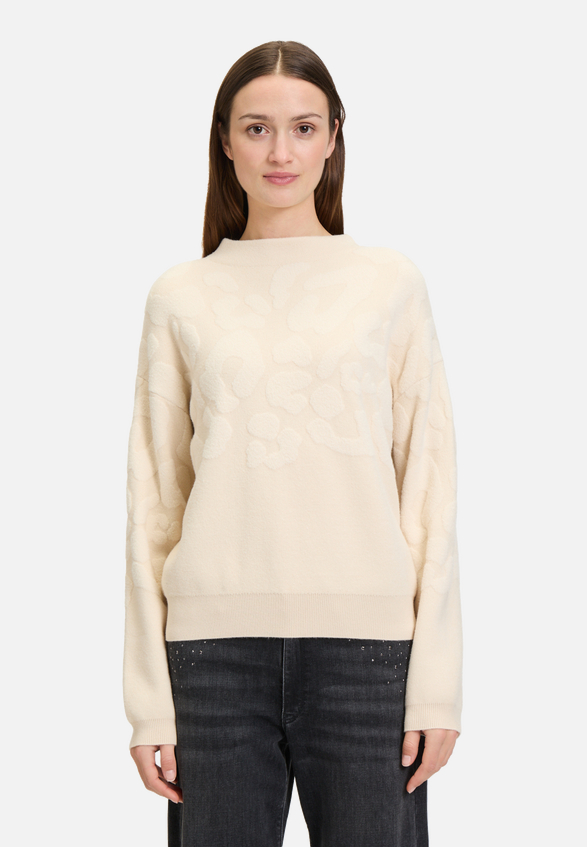 Strickpullover mit Jacquard / Modellfoto Vorderseite