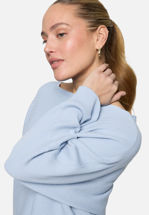 Strickpullover mit U-Bootausschnitt / Detailbild