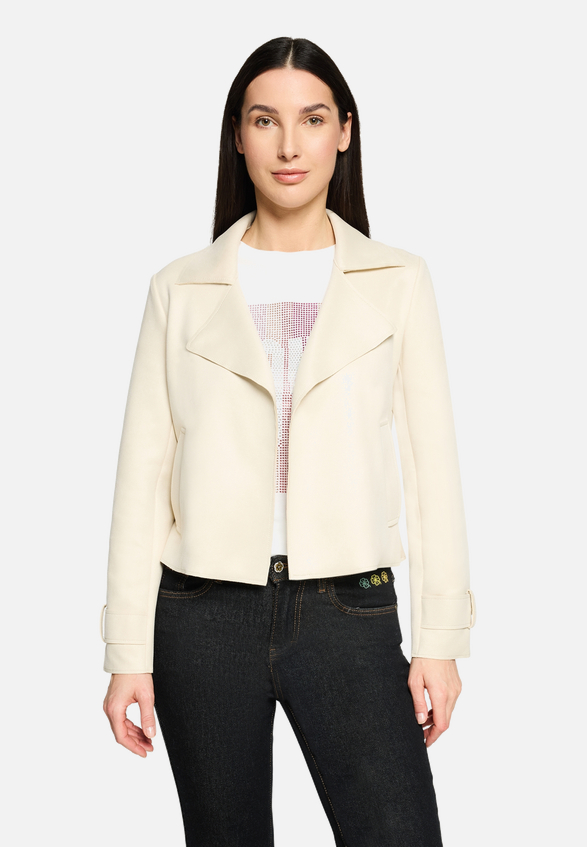 Casual-Jacke mit Taschen / Modellfoto Vorderseite