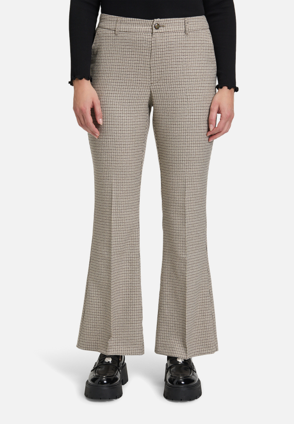 Stoffhose mit Bügelfalte / Modellfoto Vorderseite