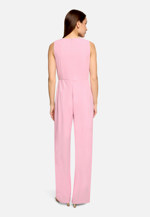 Jumpsuit mit Volant / Modellfoto Rückseite