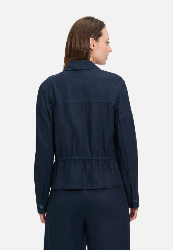 Casual-Jacke mit Taschen / Modellfoto Rückseite