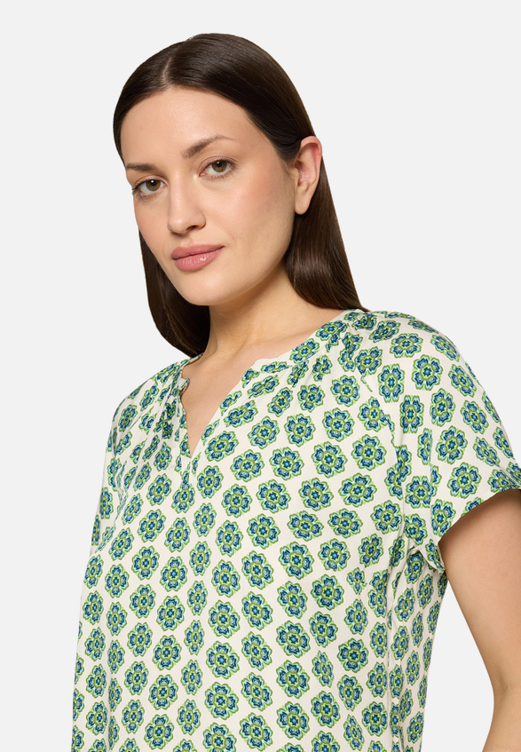 Blusenshirt mit Rüschen / Detailbild