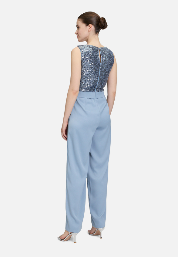 Jumpsuit mit Pailletten / Modellfoto Rückseite