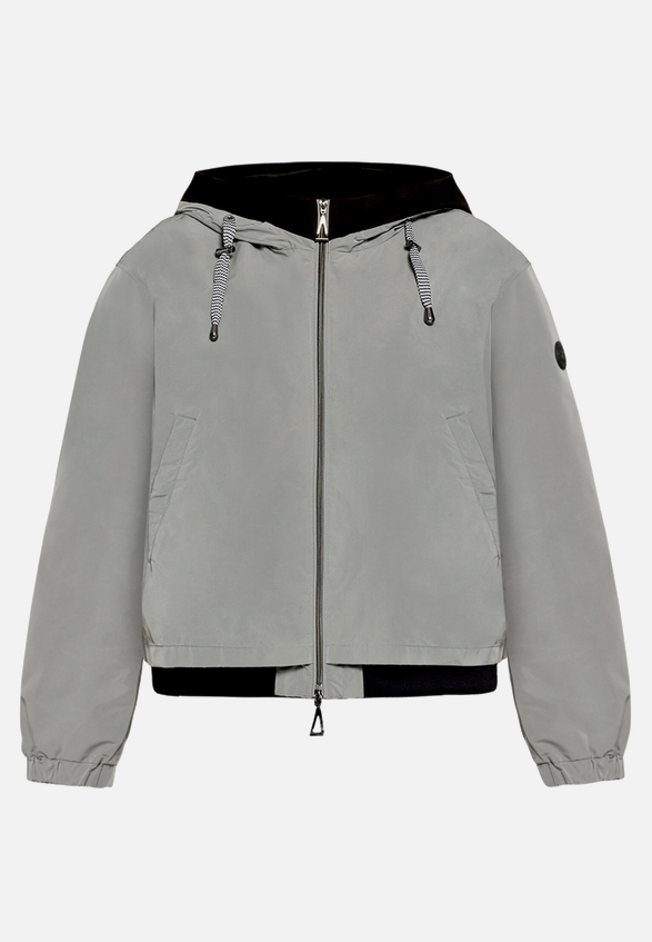 Sommerjacke mit Kapuze / Vorderseite