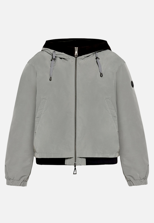Sommerjacke mit Kapuze / Vorderseite