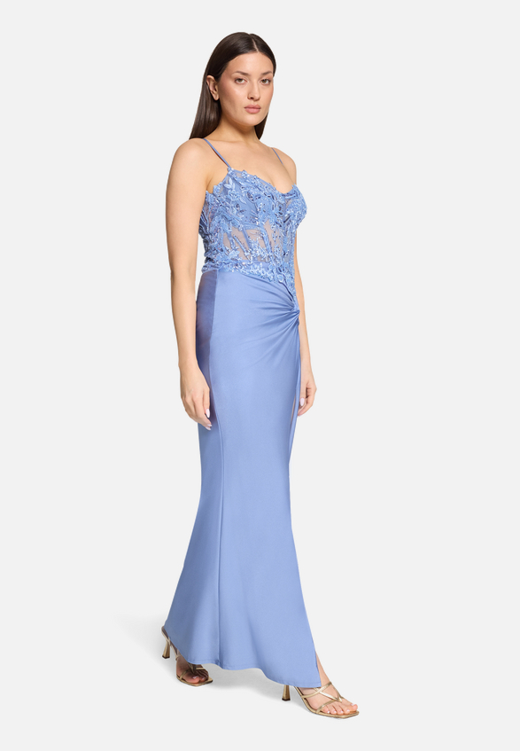 Abendkleid mit Stickerei / Modellfoto Vorderseite (Outfit)