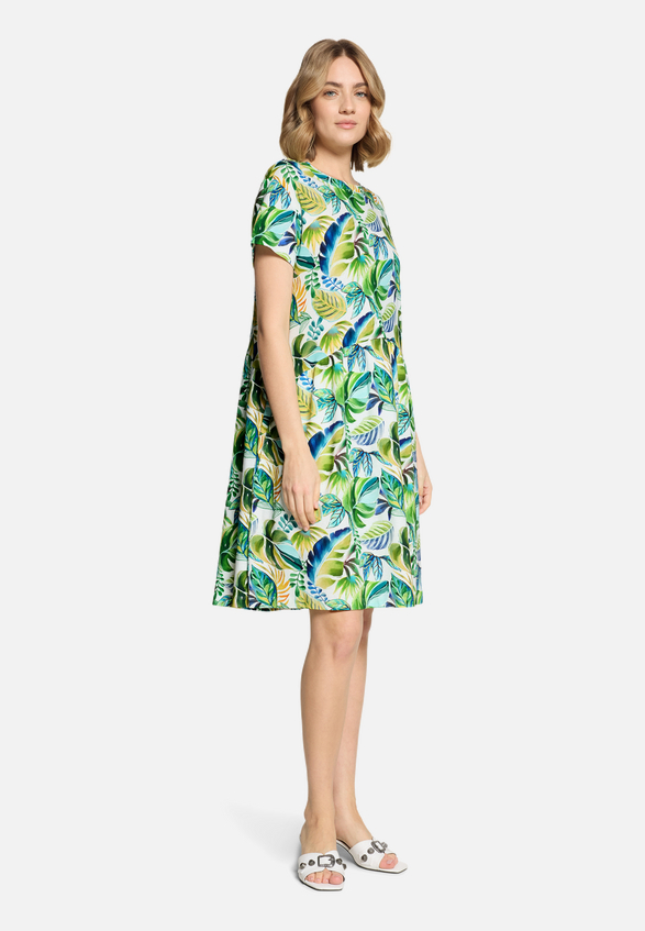 Casual-Kleid mit Eingrifftaschen / Modellfoto Vorderseite (Outfit)