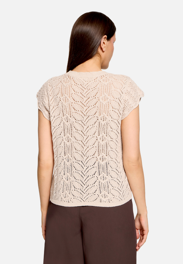 Feinstrickpullover mit Flügelärmeln / Modellfoto Rückseite