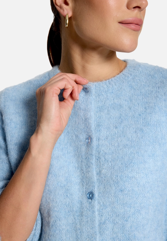 Strickjacke 3/4 Arm mit Knöpfen / Detailbild