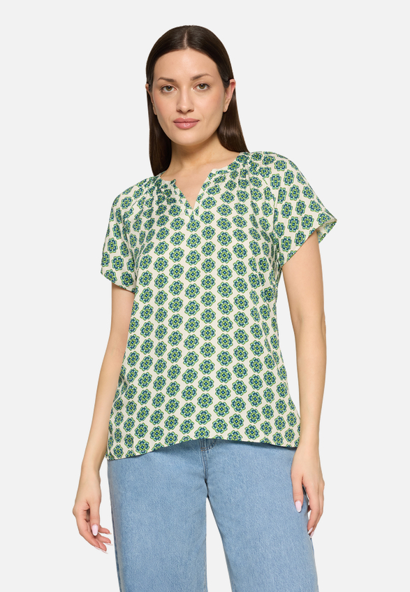Blusenshirt mit Rüschen / Modellfoto Vorderseite