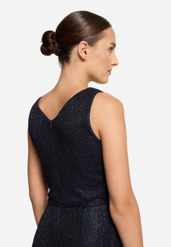 Abendkleid mit Plissee / Detailbild