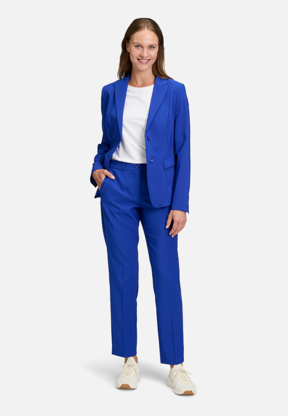 Business-Hose  mit Bügelfalte Style Nele / Modellfoto Vorderseite (Outfit)