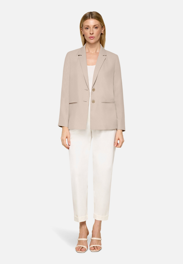 Longblazer mit Reverskragen / Modellfoto Vorderseite (Outfit)