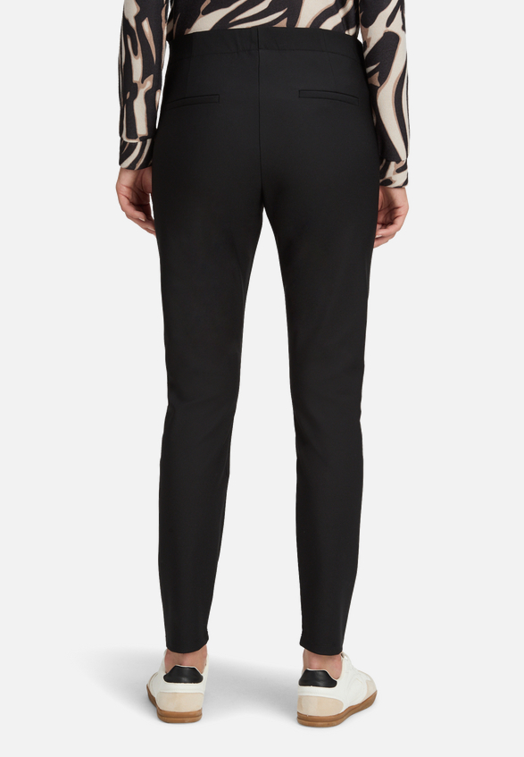 Leggings schmal geschnitten / Modellfoto Rückseite