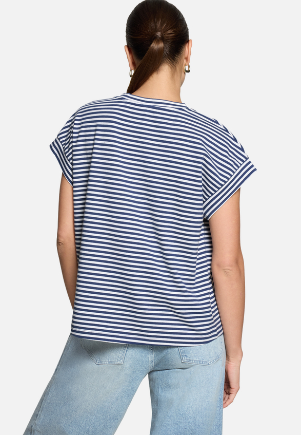 Shirt  gestreift mit V-Ausschnitt  / Modellfoto Rückseite