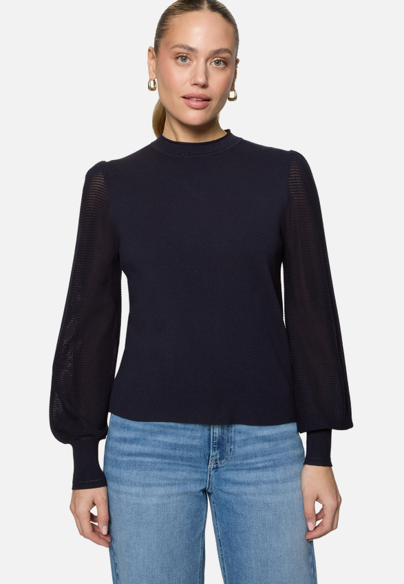 Pullover mit hohem Kragen / Modellfoto Vorderseite