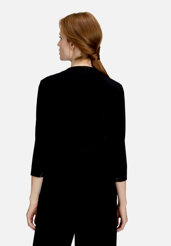 Bolero-Jacke figurbetont / Modellfoto Rückseite