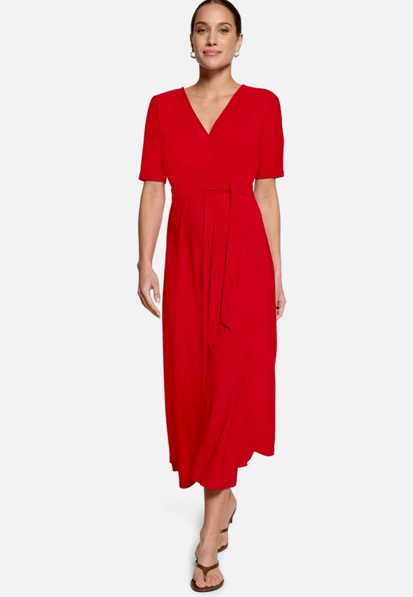 Jerseykleid mit Gürtel / Modellfoto Vorderseite (Outfit)