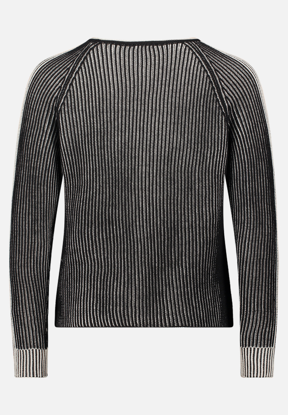 Grobstrick-Pullover mit Rippenstruktur / Rückseite