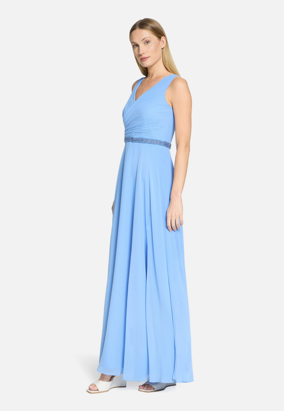 Abendkleid mit Plissee / Modellfoto Vorderseite (Outfit)