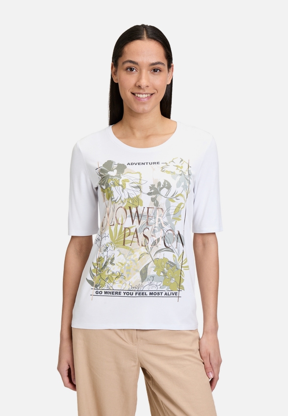 Basic Shirt mit Rundhalsausschnitt / Modellfoto Vorderseite