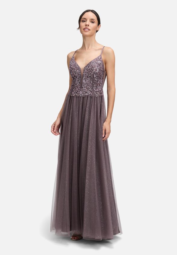 Abendkleid mit Stickerei / Modellfoto Vorderseite