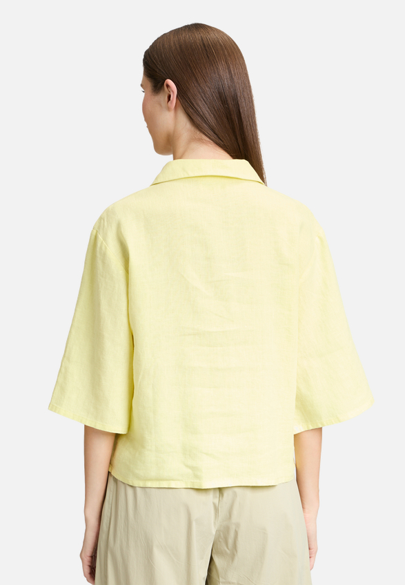 Leinenbluse mit Kragen / Modellfoto Rückseite