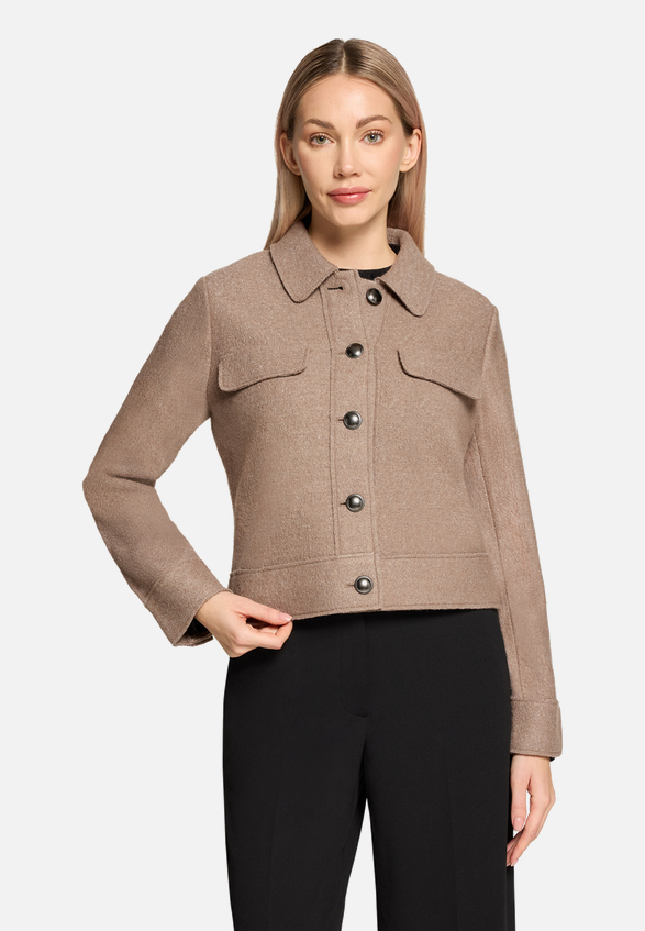 Blazer-Jacke mit aufgesetzten Taschen / Modellfoto Vorderseite