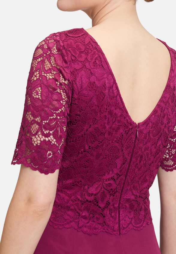 Abendkleid mit Spitze / Detailbild