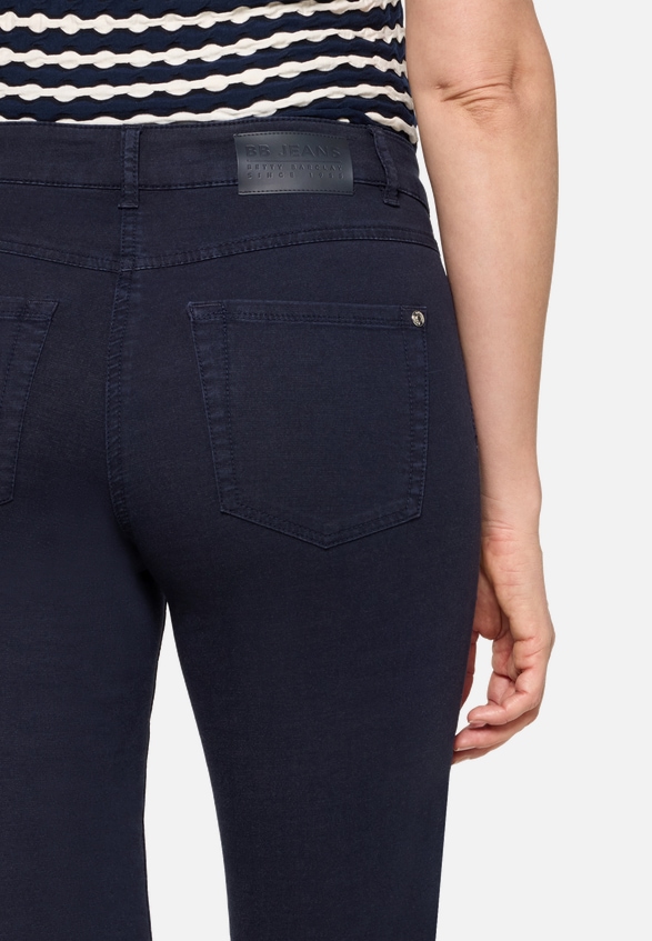 Sommerhose mit aufgesetzten Taschen / Detailbild