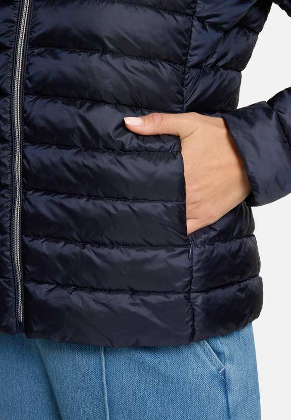 Steppjacke mit Stehkragen / Detailbild