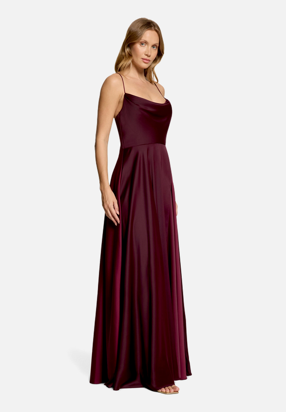 Abendkleid mit Wasserfallausschnitt / Modellfoto Vorderseite (Outfit)