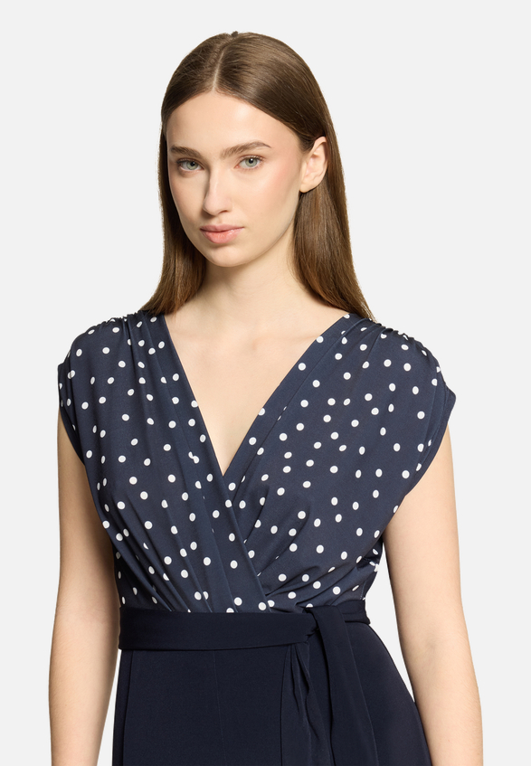 Jumpsuit mit Bundfalten / Detailbild