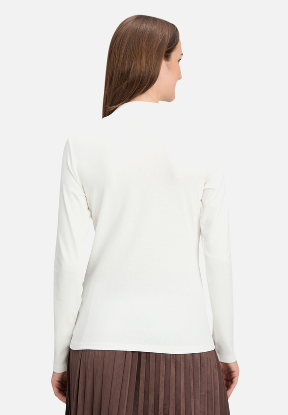 Basic Shirt mit Kragen / Modellfoto Rückseite